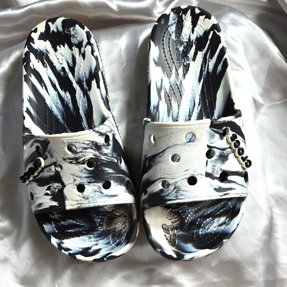 CROCS. UNISEX Black And White Marble Slide Sandals